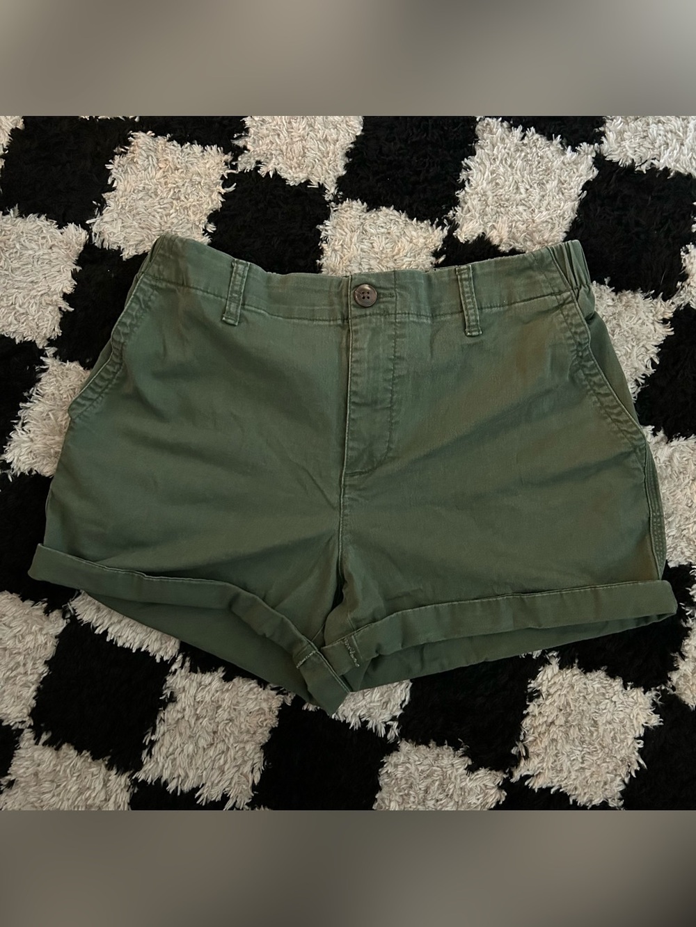 Women's Old Navy Easy Chino 3in Everyday Size M Shorts Army Green Cuffed Fade